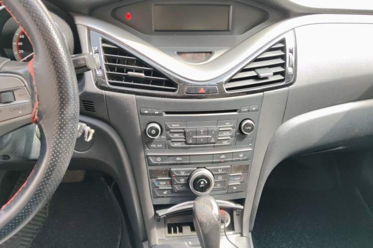 Used Bestune B70 2016 2.0L Automatic Luxury Model Audio And AC Panel