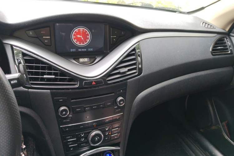 Used Bestune B70 2016 2.0L manual luxury edition Audio And AC Panel