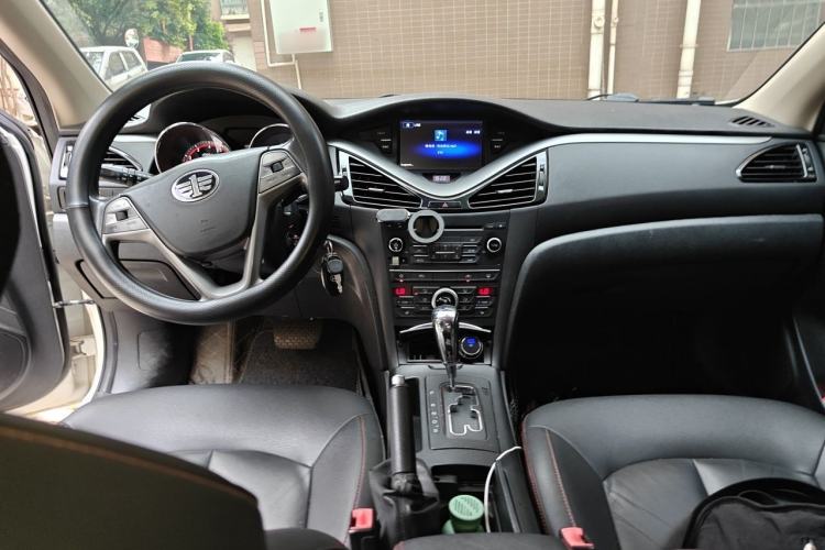 Used Bestune B70 2016 2.0L Automatic Luxury Model Center Console