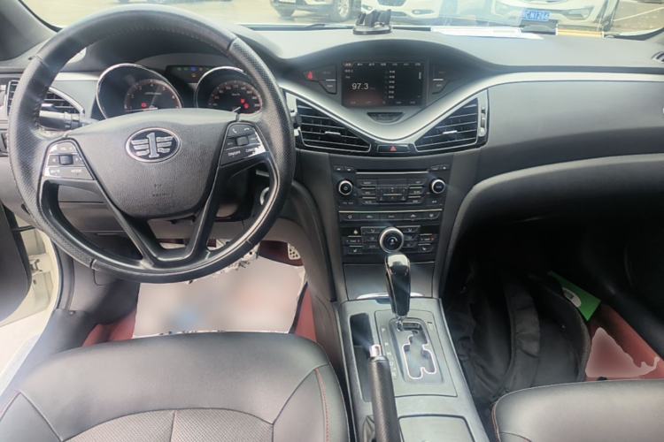 Used Bestune B70 2016 1.8T Automatic Sport Prestige Edition Center Console