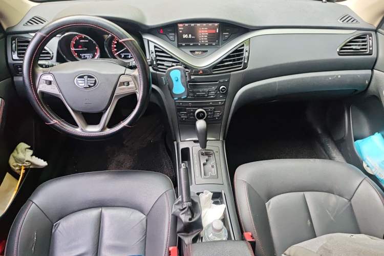 Used Bestune B70 2016 2.0L Automatic Premium Edition Center Console