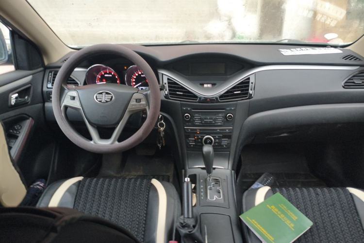 Used Bestune B70 2016 2.0L Automatic Luxury Model Center Console