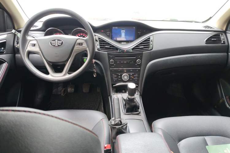Used Bestune B70 2016 2.0L manual luxury edition Center Console