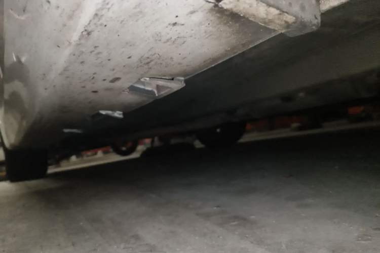 Used Bestune B70 2016 2.0L automatic Comfort trim level Chassis Front Right