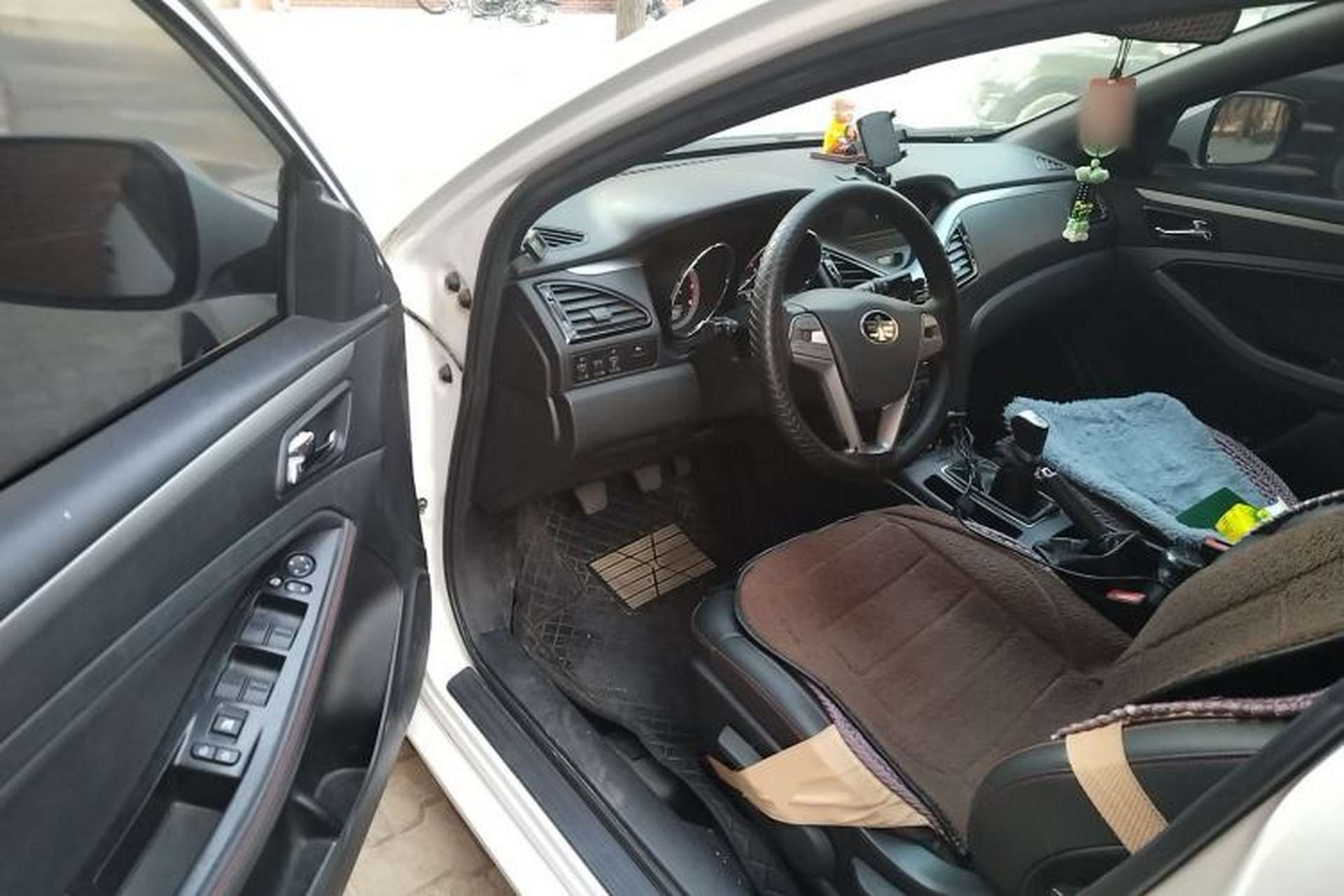 Used Bestune B70 2016 2.0L Manual 10th Anniversary Edition Driver Seat