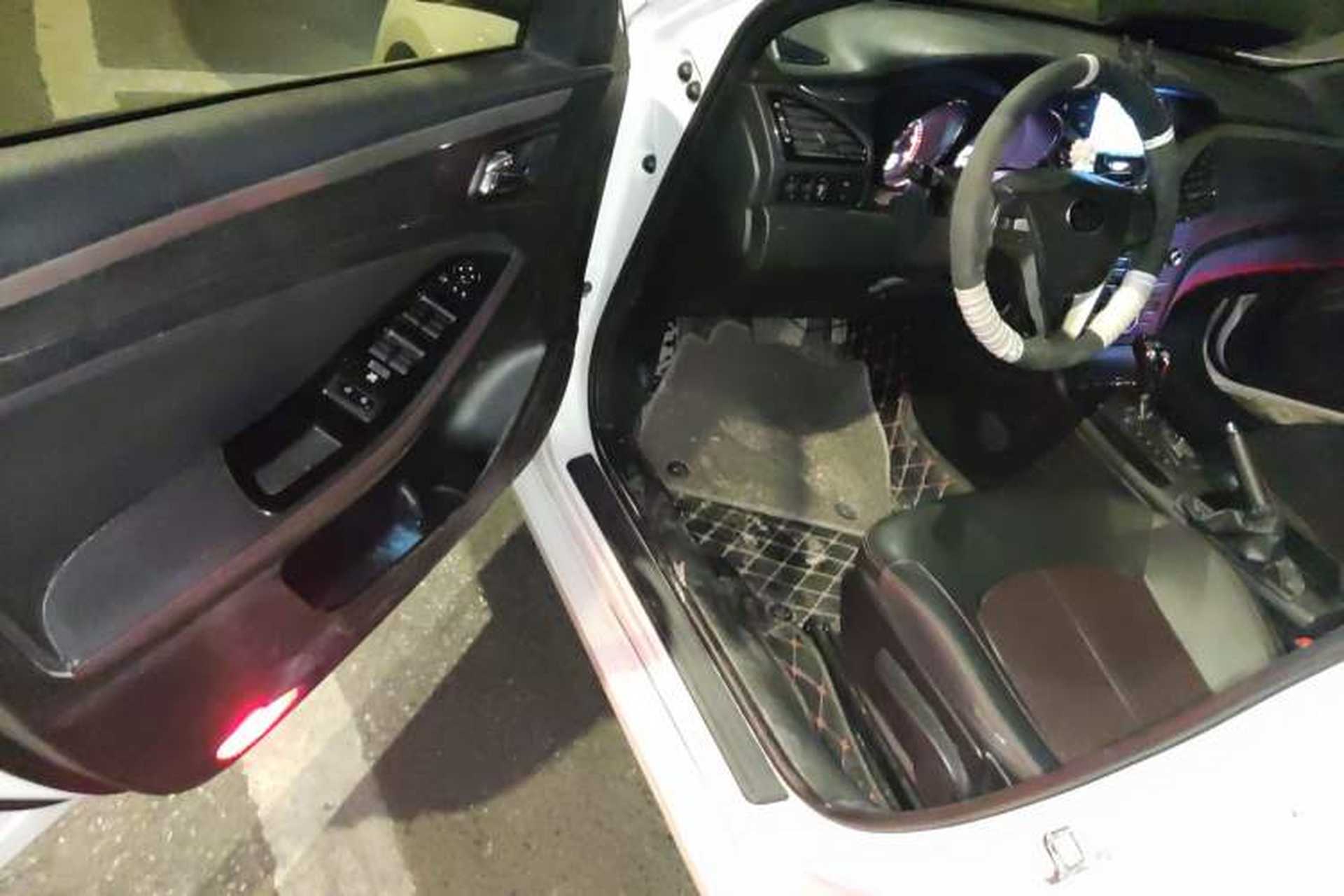 Used Bestune B70 2016 2.0L Automatic 10th Anniversary Edition Driver Seat