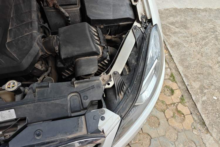 Used Bestune B70 2016 2.0L Automatic Luxury Model Engine Bay Left
