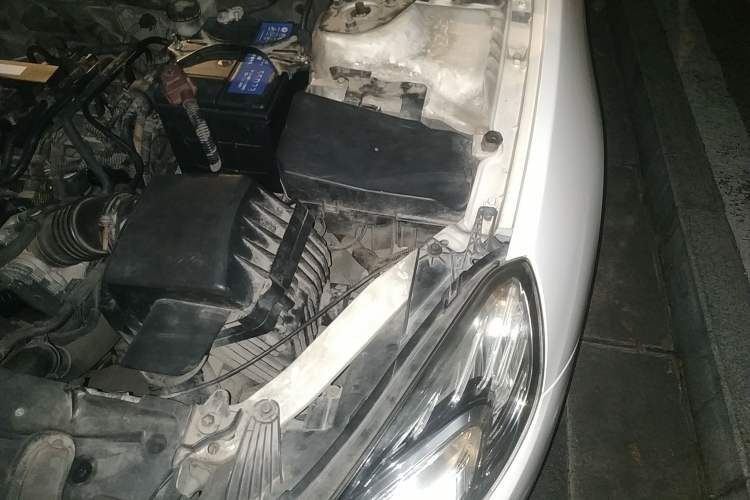 Used Bestune B70 2016 2.0L automatic Comfort trim level Engine Bay Left