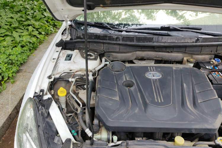 Used Bestune B70 2016 2.0L manual luxury edition Engine Bay Right