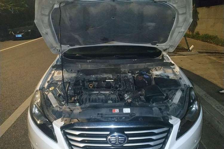 Used Bestune B70 2016 2.0L automatic Comfort trim level Engine Bay