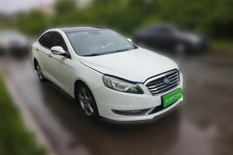 Used Bestune B70 2016 2.0L automatic Comfort trim level Front Right 45 Deg