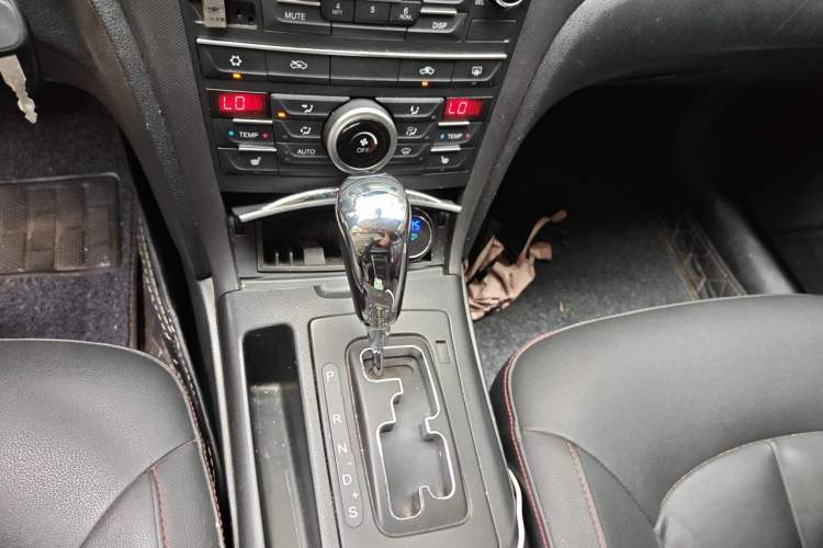 Used Bestune B70 2016 2.0L Automatic Luxury Model Gear Lever