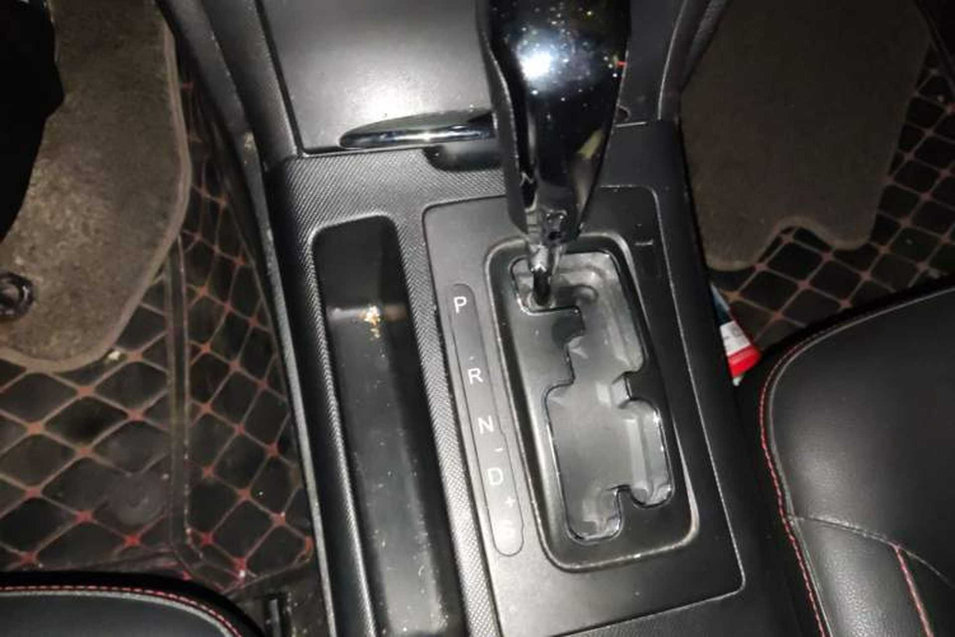 Used Bestune B70 2016 2.0L Automatic 10th Anniversary Edition Gear Lever