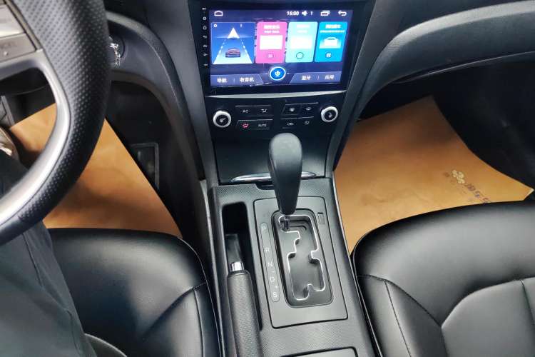 Used Bestune B70 2016 2.0L automatic Comfort trim level Gear Lever