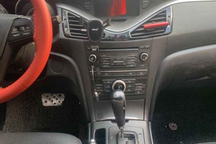 Used Bestune B70 2016 1.8T Automatic Sport Luxury Model Interior 3