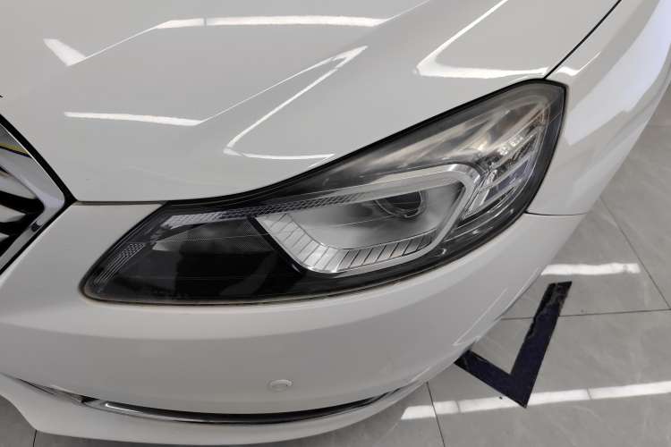 Used Bestune B70 2016 2.0L automatic Comfort trim level Left Front Headlight