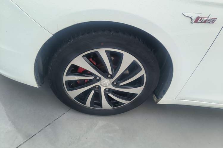Used Bestune B70 2016 1.8T Automatic Sport Prestige Edition Left Front Wheel Hub