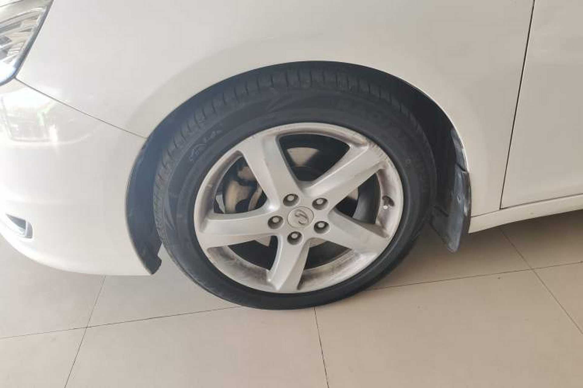 Used Bestune B70 2016 2.0L Automatic Luxury Model Left Front Wheel Hub