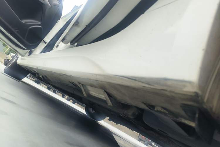 Used Bestune B70 2016 1.8T Automatic Sport Prestige Edition Left Side Sill