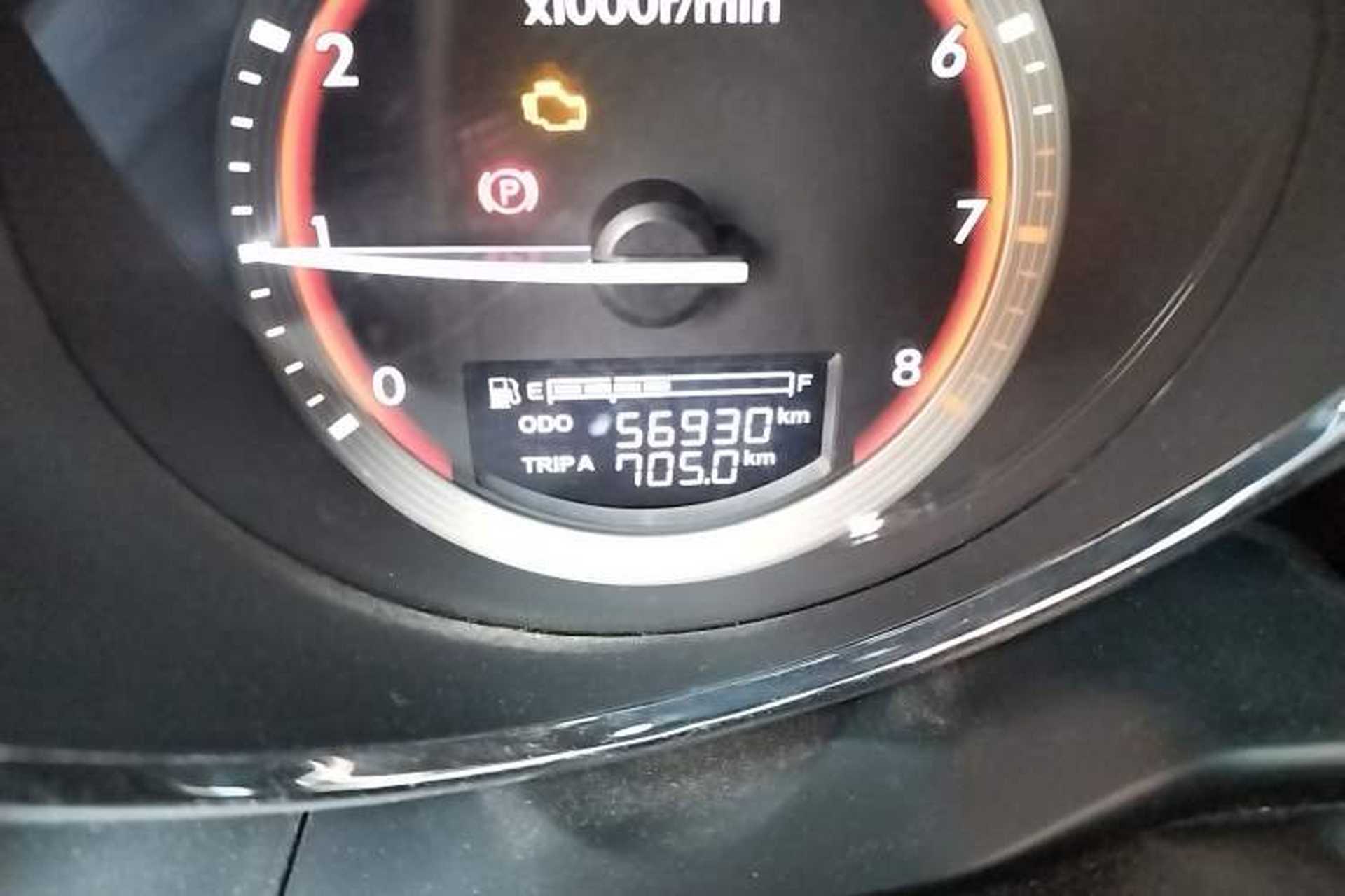 Used Bestune B70 2016 2.0L Manual 10th Anniversary Edition Odometer Close Up