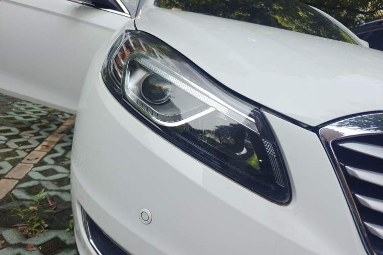 Used Bestune B70 2016 2.0L Automatic Luxury Model Right Front Headlight
