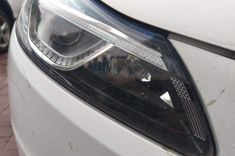 Used Bestune B70 2016 2.0L Automatic Luxury Model Right Front Headlight