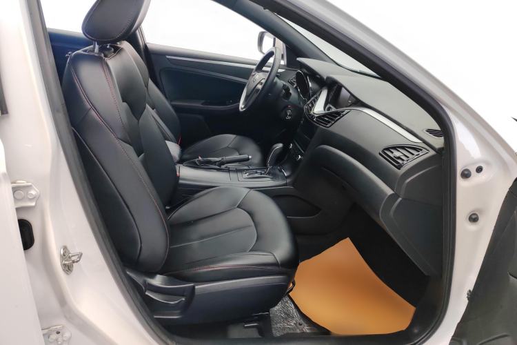 Used Bestune B70 2016 2.0L automatic Comfort trim level Right Front Seat