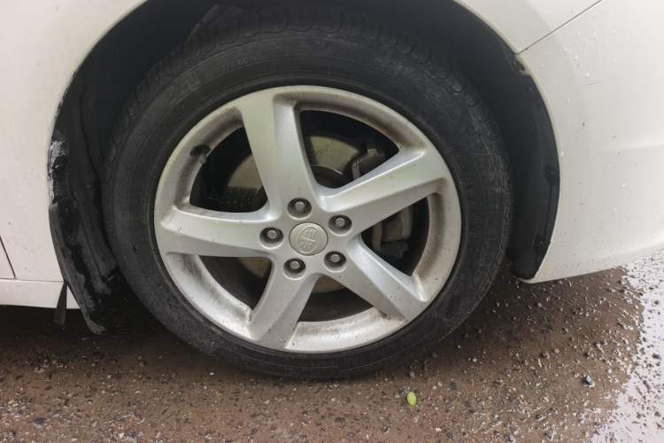 Used Bestune B70 2016 2.0L automatic Comfort trim level Right Front Wheel Hub