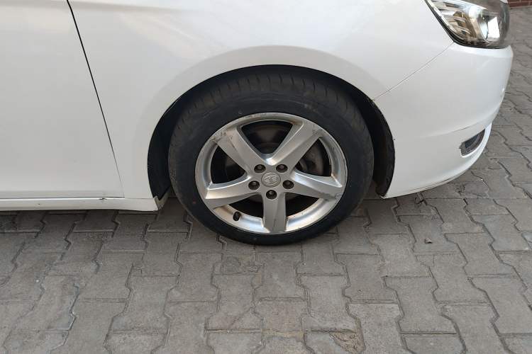 Used Bestune B70 2016 2.0L Manual 10th Anniversary Edition Right Front Wheel Hub