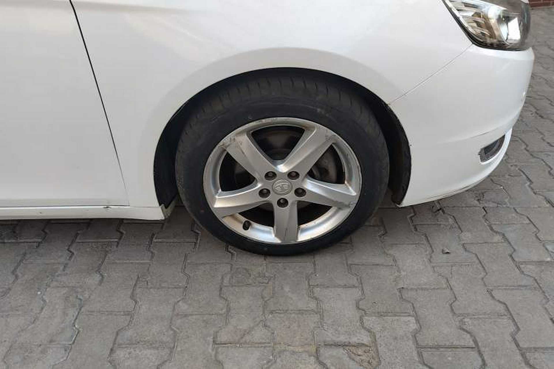 Used Bestune B70 2016 2.0L Manual 10th Anniversary Edition Right Front Wheel Hub