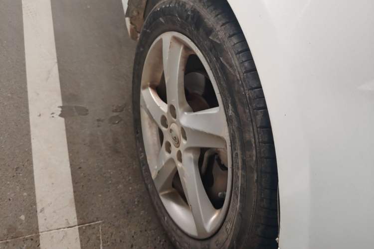 Used Bestune B70 2016 2.0L Manual 10th Anniversary Edition Right Front Wheel Hub