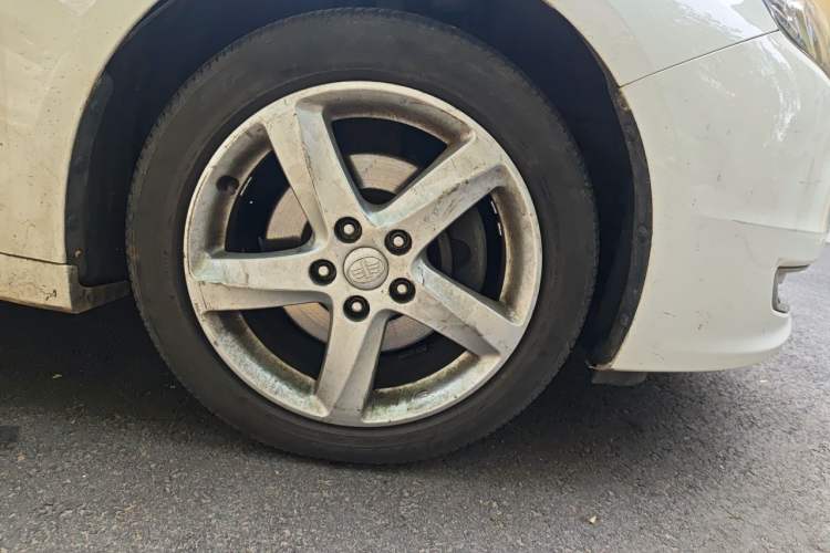Used Bestune B70 2016 2.0L Automatic Premium Edition Right Front Wheel Hub