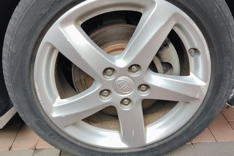 Used Bestune B70 2016 2.0L Automatic Luxury Model Right Front Wheel Hub