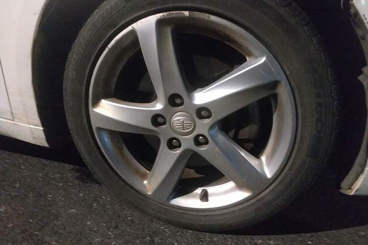 Used Bestune B70 2016 2.0L automatic Comfort trim level Right Front Wheel Hub