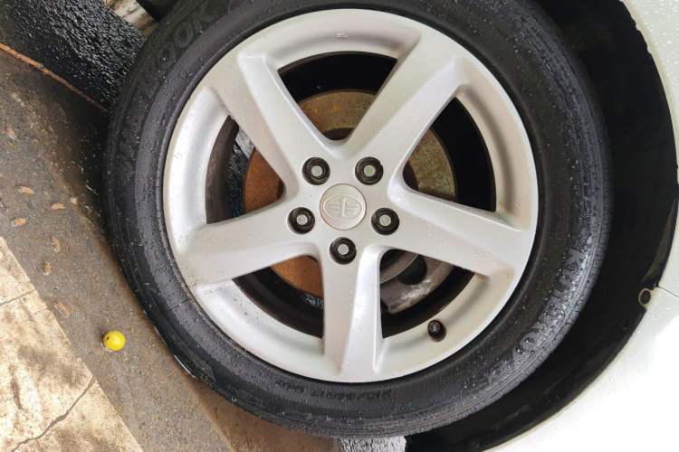 Used Bestune B70 2016 2.0L manual luxury edition Right Front Wheel Hub