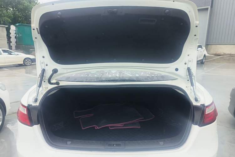 Used Bestune B70 2016 1.8T Automatic Sport Prestige Edition Trunk
