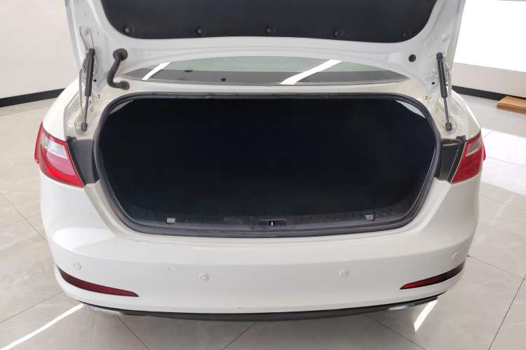 Used Bestune B70 2016 2.0L automatic Comfort trim level Trunk