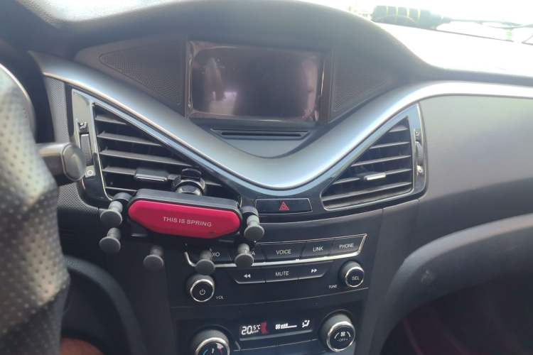 Used Bestune B70 2018 2.0L Manual Connected Smart Edition Audio And AC Panel