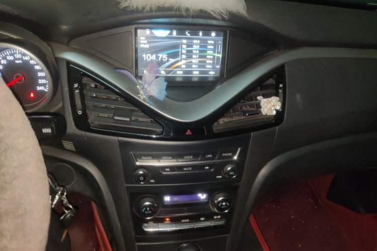 Used Bestune B70 2018 2.0L Automatic Connected Smart Edition Audio And AC Panel