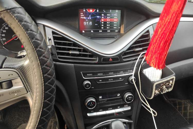 Used Bestune B70 2018 2.0L Automatic Connected Smart Edition Audio And AC Panel