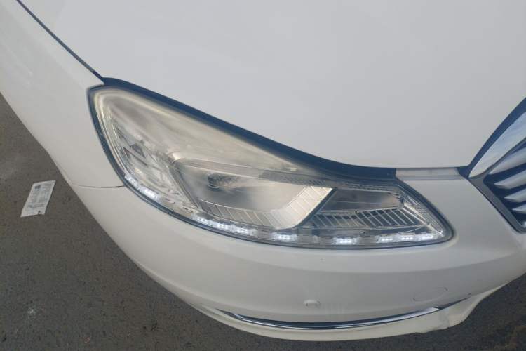 Used Bestune B70 2018 2.0L Automatic Connected Smart Edition Right Front Headlight
