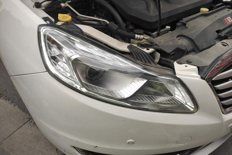 Used Bestune B70 2018 2.0L Automatic Connected Smart Edition Right Front Headlight