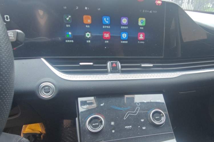Used Bestune B70 2021 1.5T Automatic 15th Anniversary Edition Audio And AC Panel