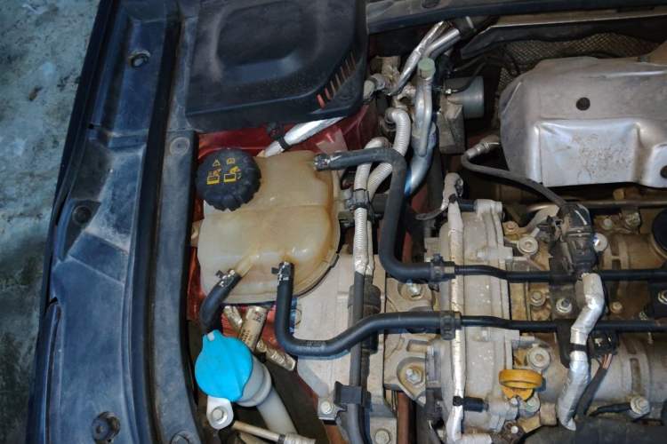 Used Bestune B70 2021 2.0T Automatic Enjoyment Version Engine Bay Right