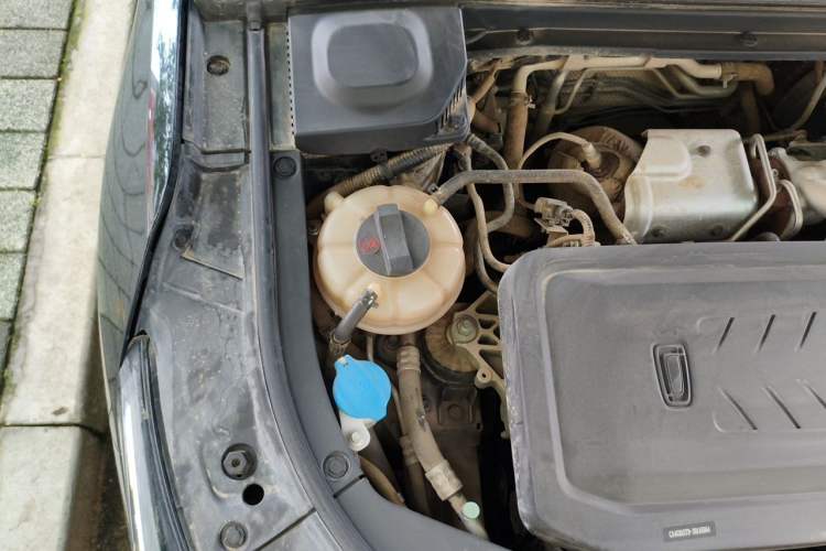 Used Bestune B70 2021 1.5T Automatic Premium Edition Engine Bay Right