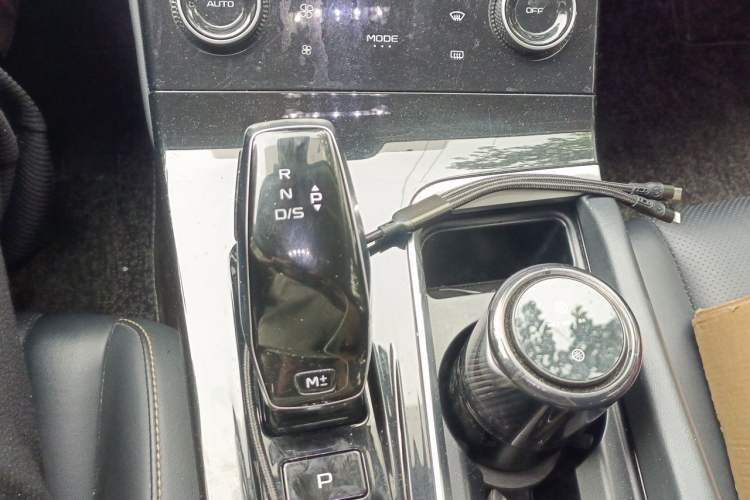 Used Bestune B70 2021 1.5T Automatic Premium Edition Gear Lever