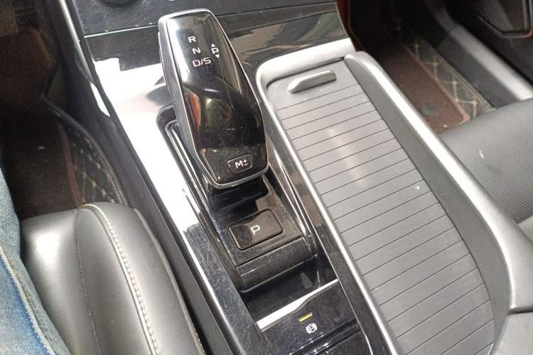 Used Bestune B70 2021 1.5T Automatic 15th Anniversary Edition Gear Lever