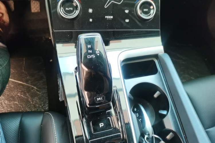 Used Bestune B70 2021 1.5T Automatic 15th Anniversary Edition Gear Lever