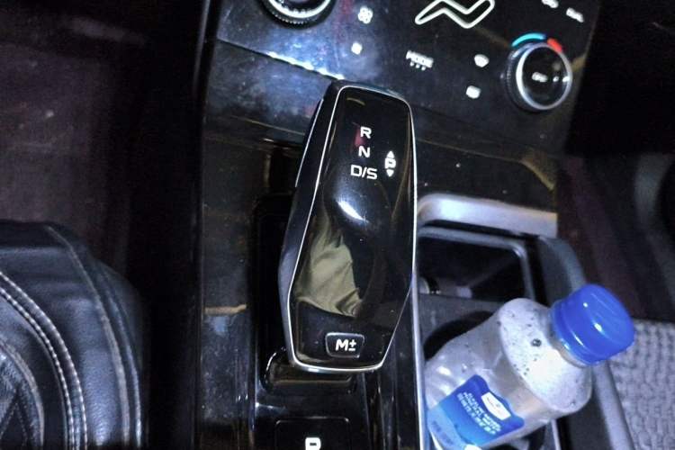 Used Bestune B70 2021 1.5T Automatic 15th Anniversary Edition Gear Lever
