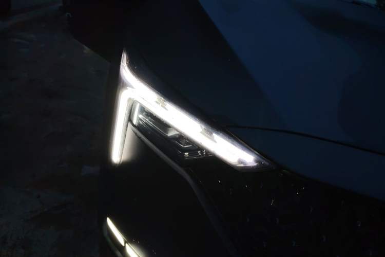 Used Bestune B70 2021 2.0T Automatic Enjoyment Version Right Front Headlight